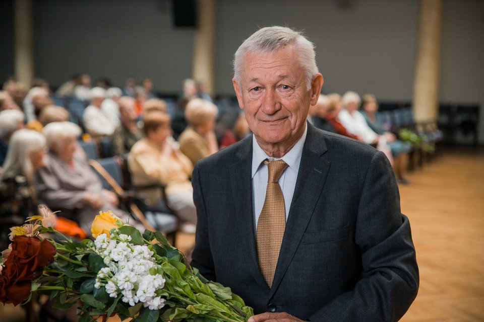 Latvijas Universitātes senioru jubilāru sveikšana. null