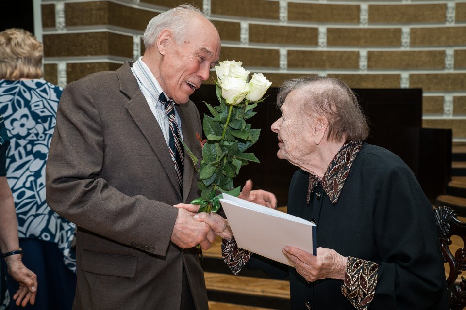 Latvijas Universitātes senioru jubilāru sveikšana. null