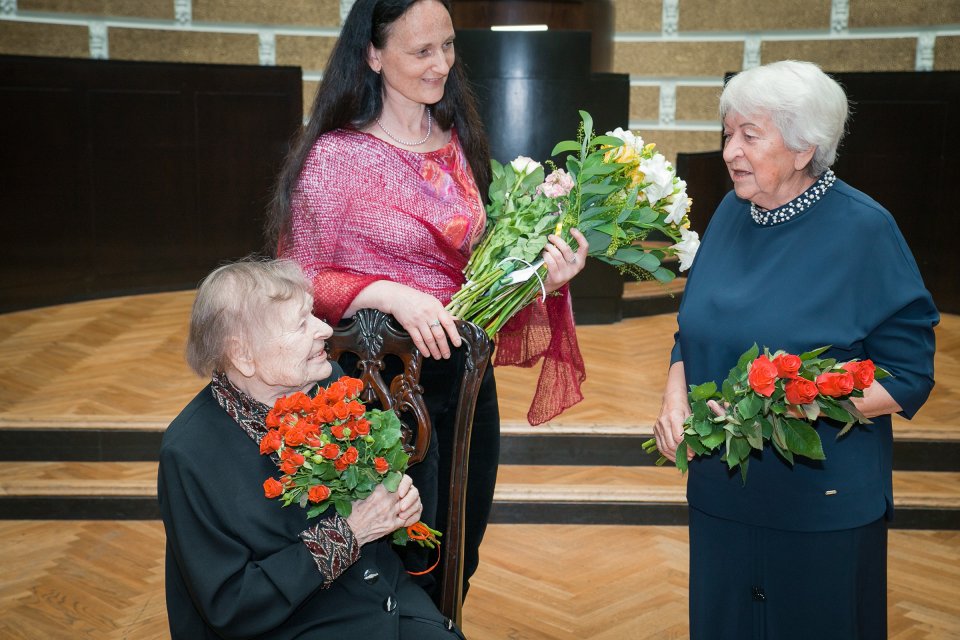 Latvijas Universitātes senioru jubilāru sveikšana. null