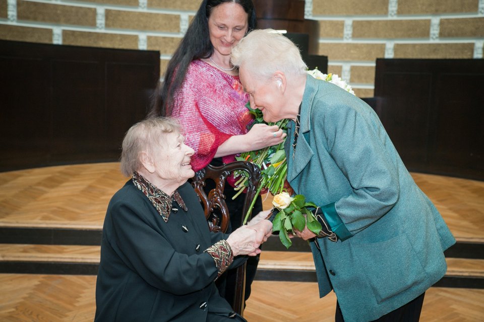 Latvijas Universitātes senioru jubilāru sveikšana. null