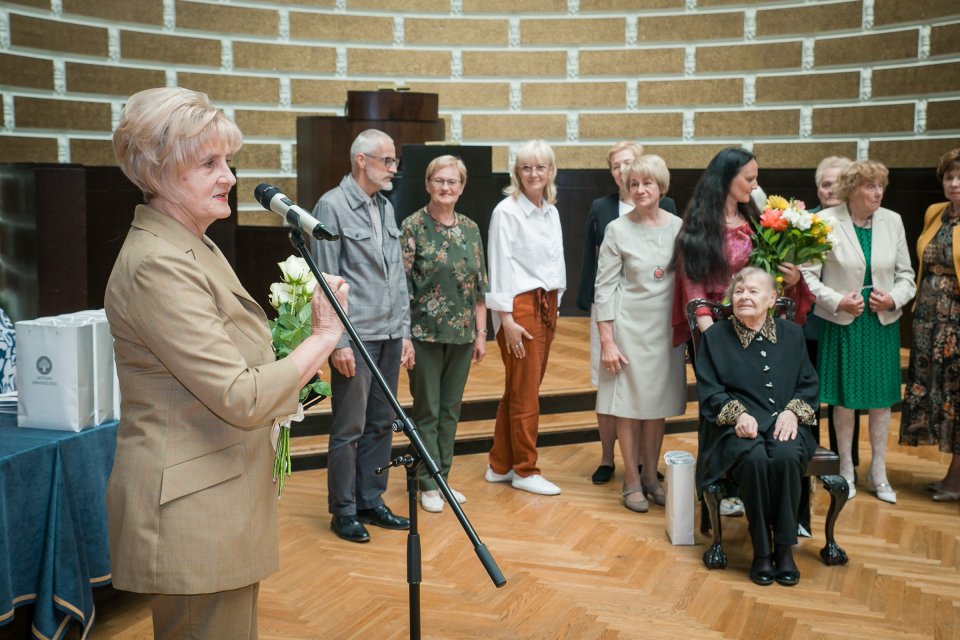 Latvijas Universitātes senioru jubilāru sveikšana. null