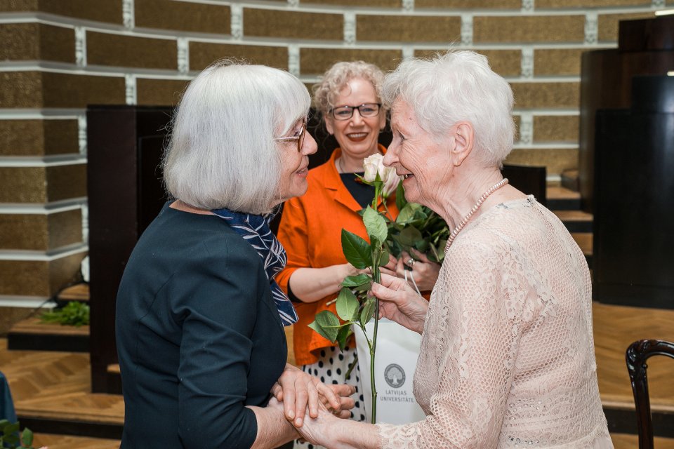 Latvijas Universitātes senioru jubilāru sveikšana. null