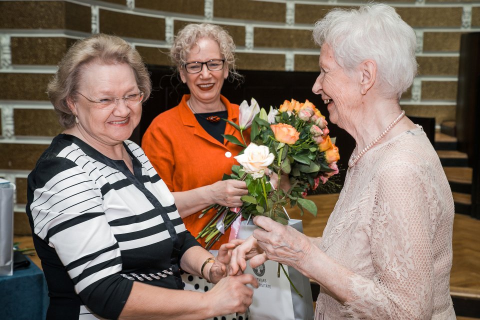 Latvijas Universitātes senioru jubilāru sveikšana. null