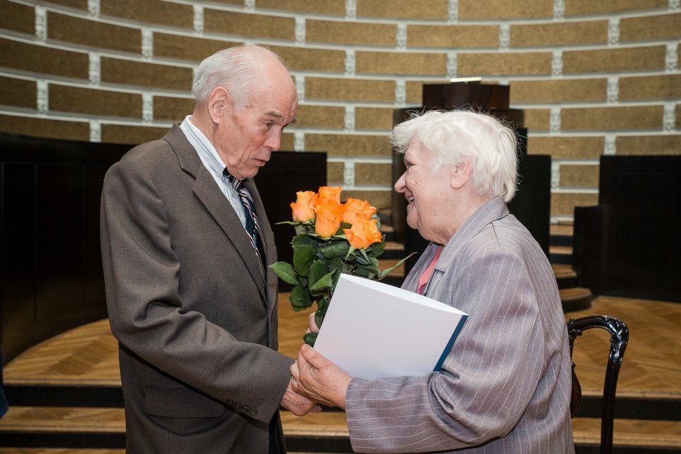 Latvijas Universitātes senioru jubilāru sveikšana. null