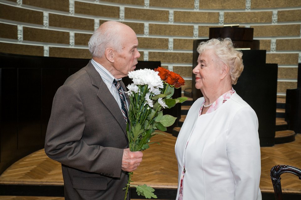 Latvijas Universitātes senioru jubilāru sveikšana. null