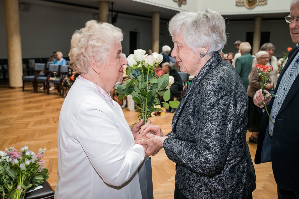 Latvijas Universitātes senioru jubilāru sveikšana. null