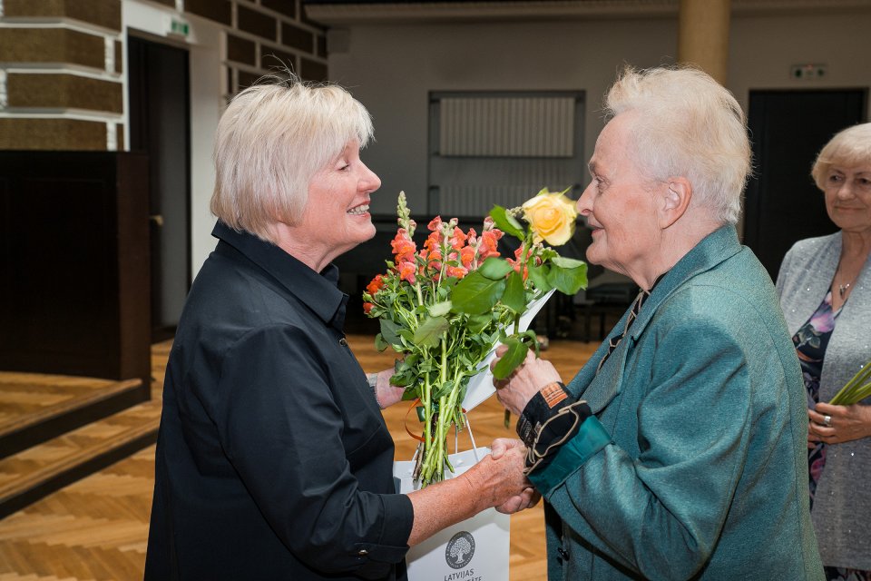 Latvijas Universitātes senioru jubilāru sveikšana. null