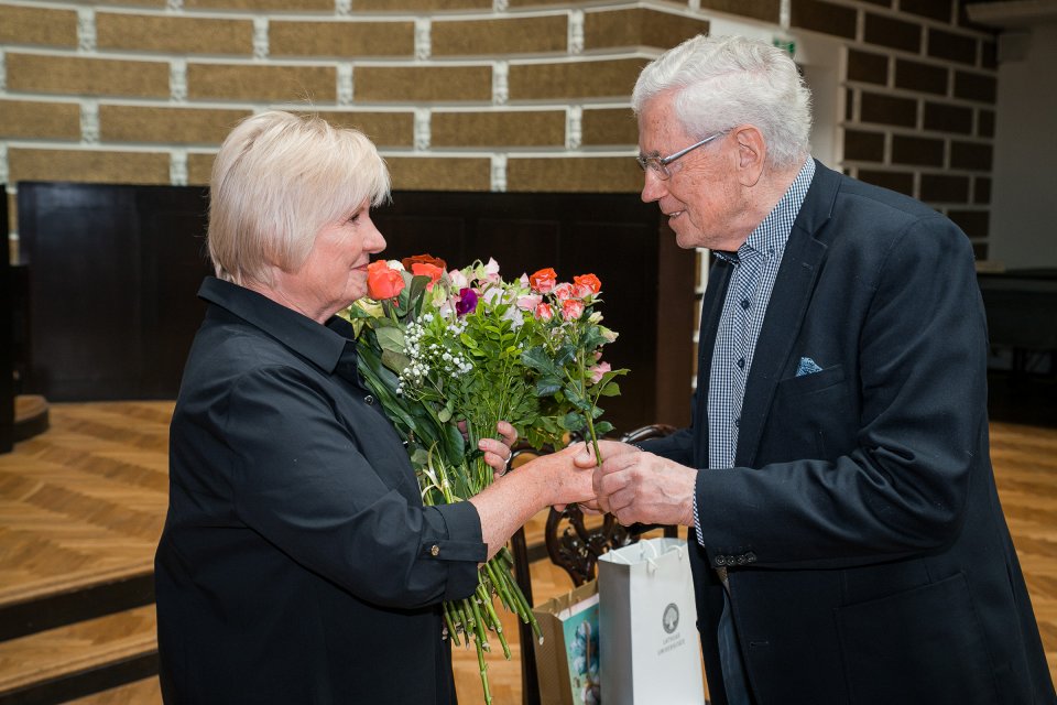 Latvijas Universitātes senioru jubilāru sveikšana. null