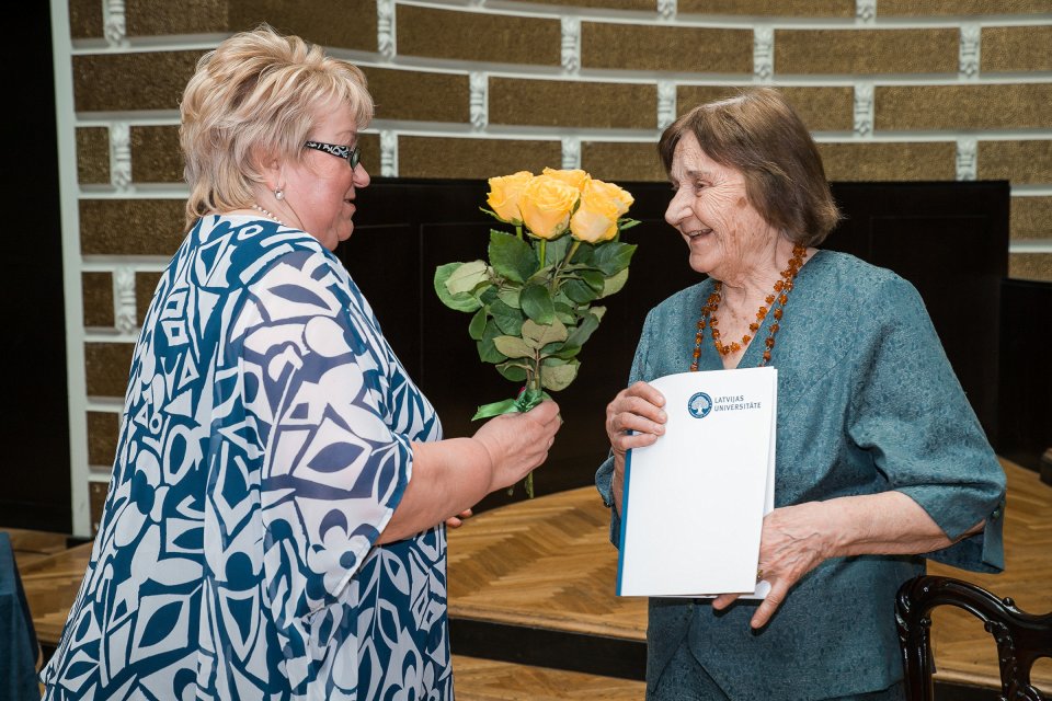 Latvijas Universitātes senioru jubilāru sveikšana. null