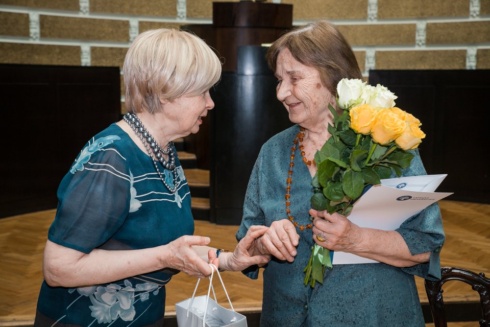 Latvijas Universitātes senioru jubilāru sveikšana. null