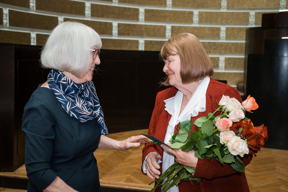 Latvijas Universitātes senioru jubilāru sveikšana. null