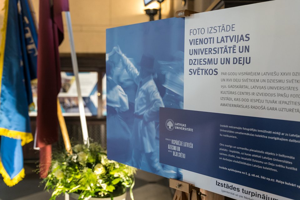 Fotoizstādes «Vienoti Latvijas Universitātē un Dziesmu un Deju svētkos» atklāšana. null