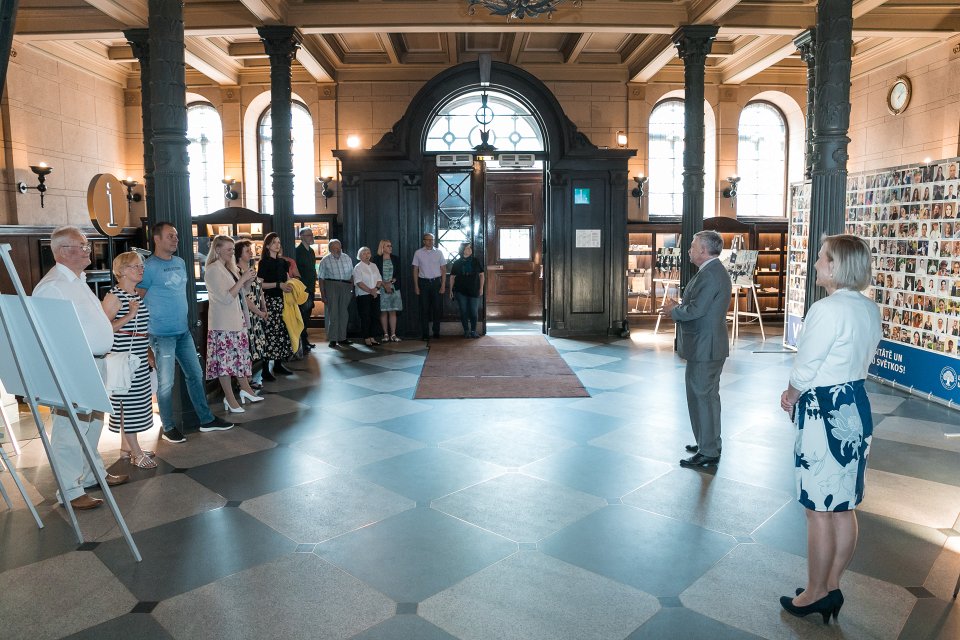 Fotoizstādes «Vienoti Latvijas Universitātē un Dziesmu un Deju svētkos» atklāšana. null