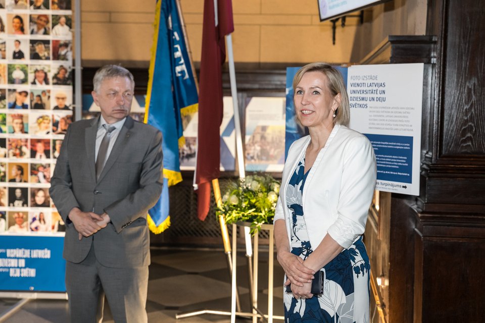 Fotoizstādes «Vienoti Latvijas Universitātē un Dziesmu un Deju svētkos» atklāšana. null