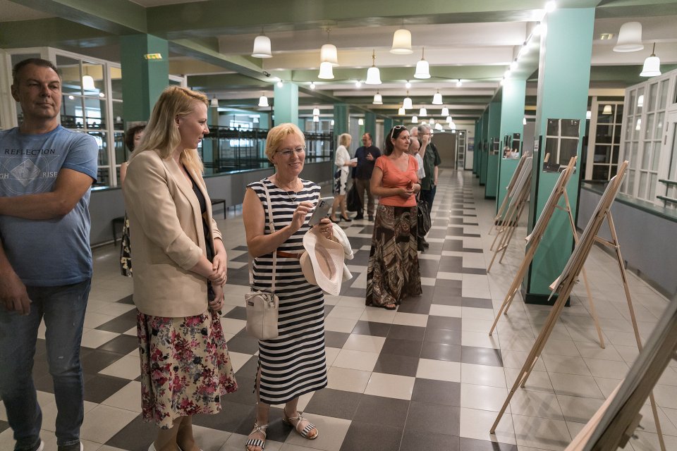 Fotoizstādes «Vienoti Latvijas Universitātē un Dziesmu un Deju svētkos» atklāšana. null