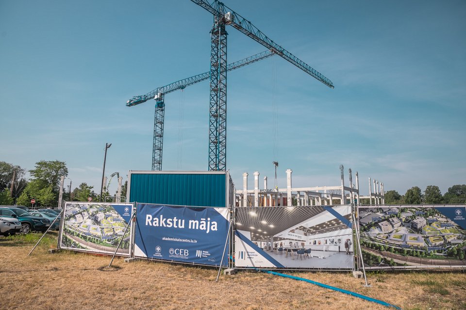 Latvijas Universitātes Akadēmiskā centra Rakstu mājas būvniecība. null