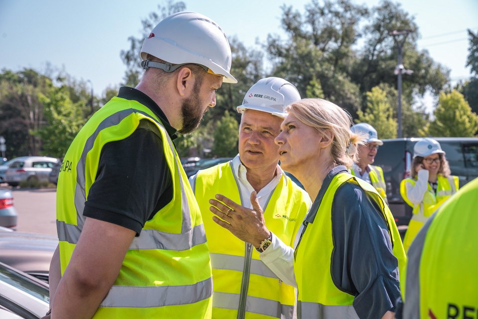 Luksemburgā bāzētās Eiropas Investīciju bankas (EIB) un Parīzē bāzētās Eiropas Padomes attsīstības bankas (EPAB) delegācijas vizīte Latvijas Universitātes akadēmiskajā centrā. null