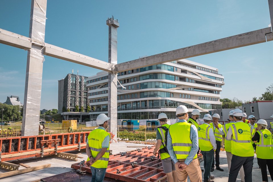 Luksemburgā bāzētās Eiropas Investīciju bankas (EIB) un Parīzē bāzētās Eiropas Padomes attsīstības bankas (EPAB) delegācijas vizīte Latvijas Universitātes akadēmiskajā centrā. null