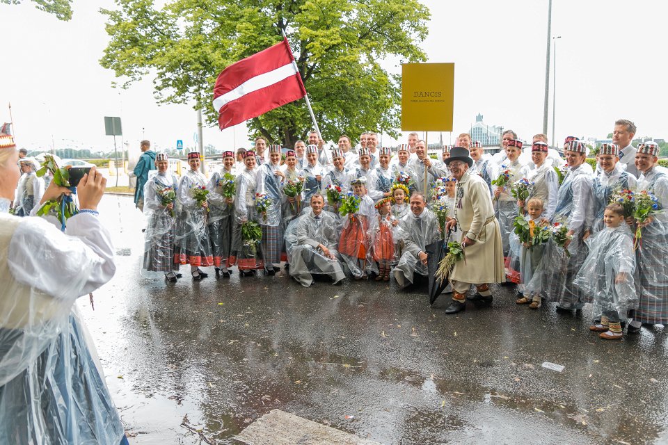 Dziesmu un deju svētku dalībnieku gājiens «Novadu dižošanās». null