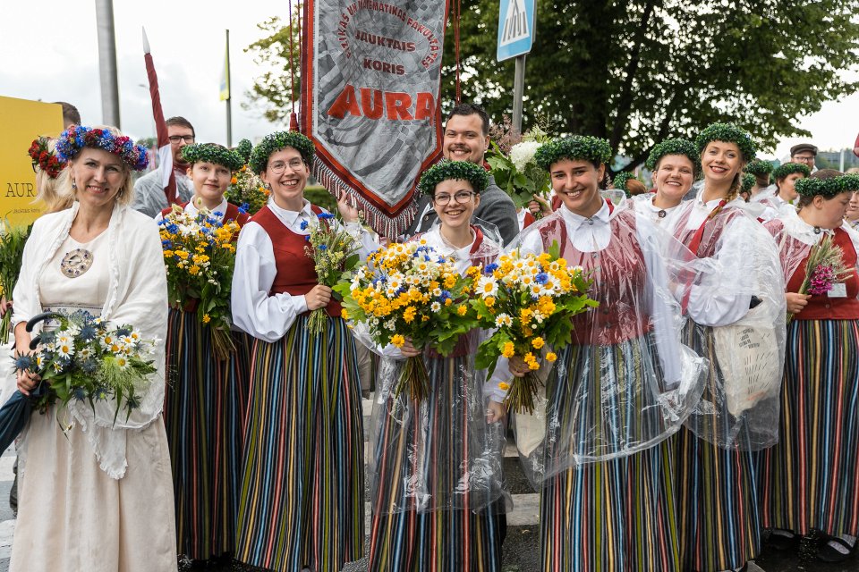 Dziesmu un deju svētku dalībnieku gājiens «Novadu dižošanās». null