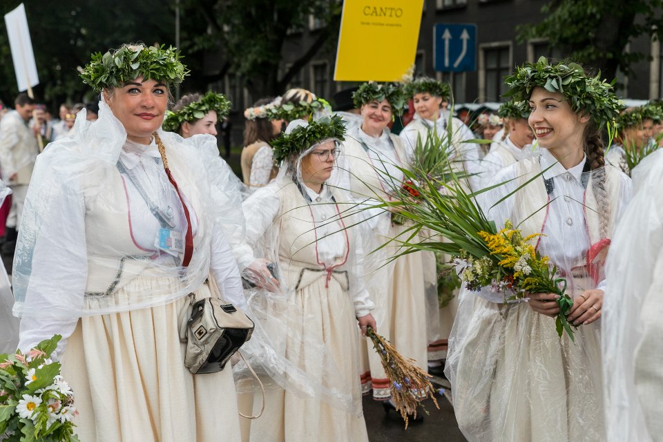 Dziesmu un deju svētku dalībnieku gājiens «Novadu dižošanās». null