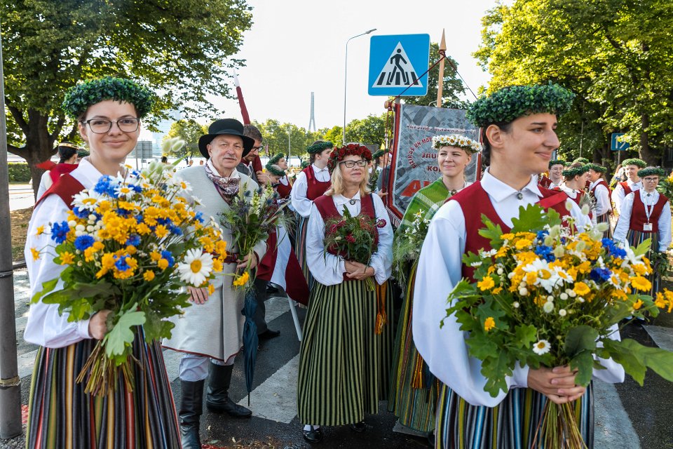 Dziesmu un deju svētku dalībnieku gājiens «Novadu dižošanās». null