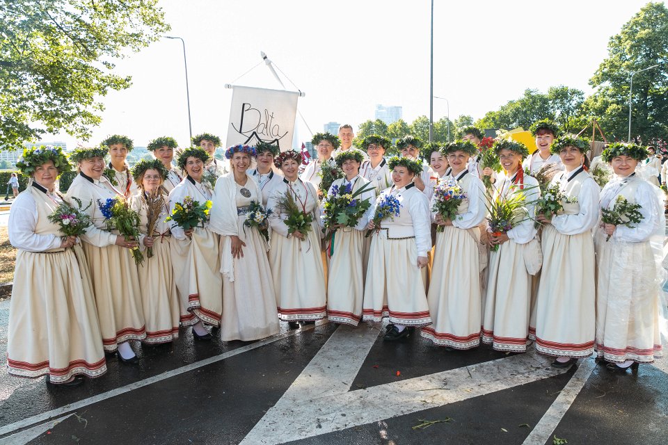 Dziesmu un deju svētku dalībnieku gājiens «Novadu dižošanās». null