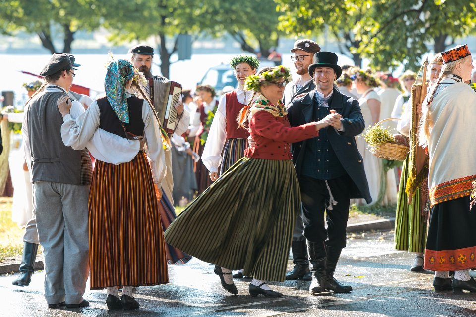 Dziesmu un deju svētku dalībnieku gājiens «Novadu dižošanās». null