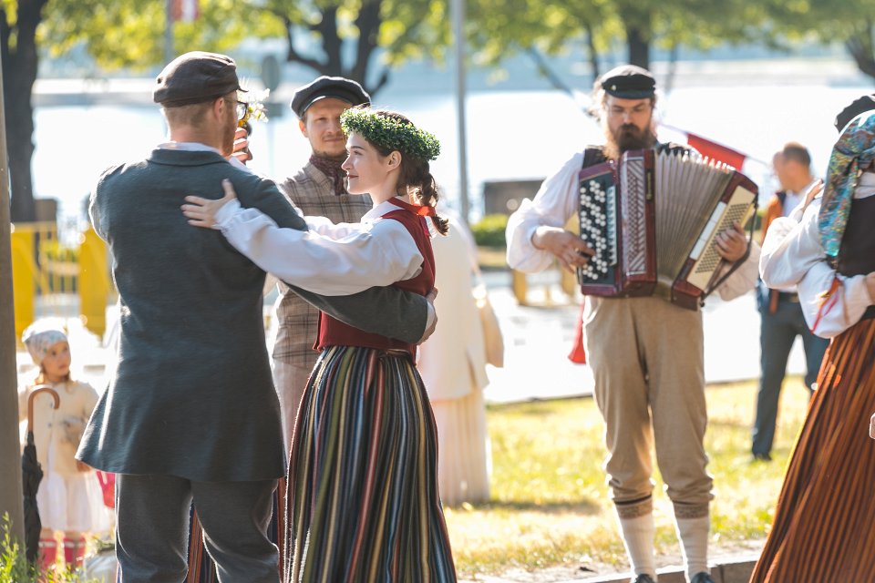 Dziesmu un deju svētku dalībnieku gājiens «Novadu dižošanās». null