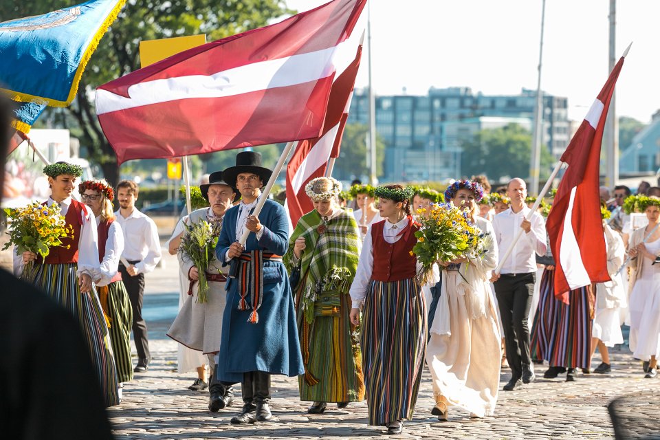 Dziesmu un deju svētku dalībnieku gājiens «Novadu dižošanās». null