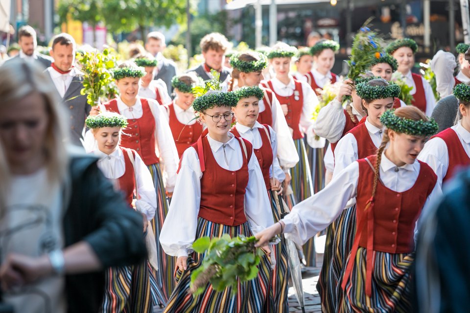 Dziesmu un deju svētku dalībnieku gājiens «Novadu dižošanās». null