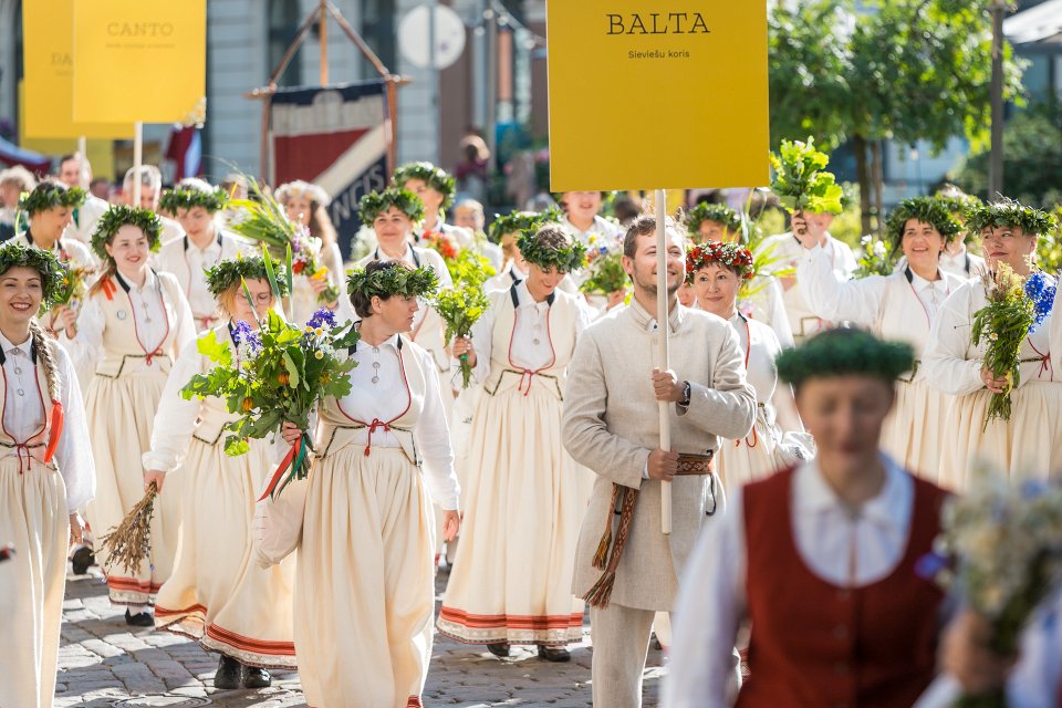 Dziesmu un deju svētku dalībnieku gājiens «Novadu dižošanās». null