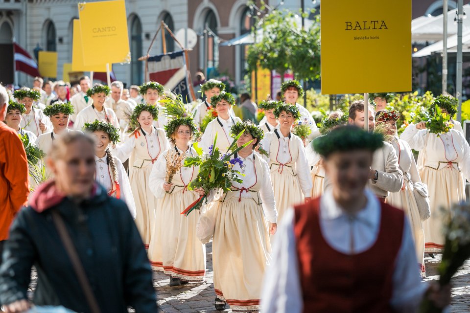 Dziesmu un deju svētku dalībnieku gājiens «Novadu dižošanās». null