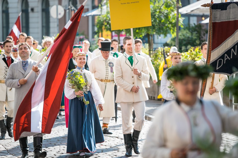 Dziesmu un deju svētku dalībnieku gājiens «Novadu dižošanās». null