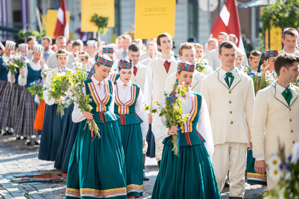 Dziesmu un deju svētku dalībnieku gājiens «Novadu dižošanās». null