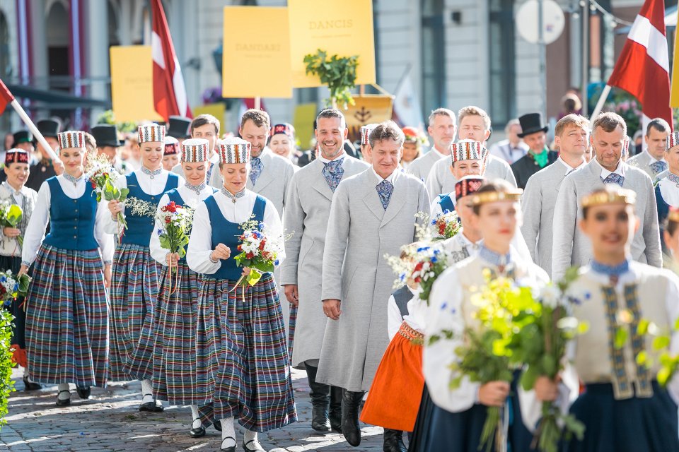 Dziesmu un deju svētku dalībnieku gājiens «Novadu dižošanās». null