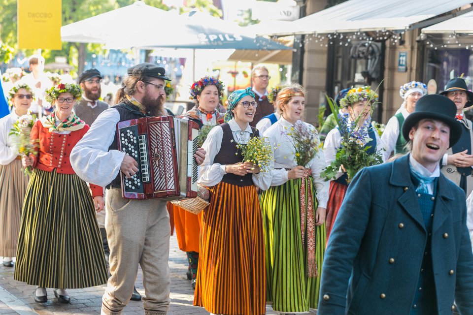 Dziesmu un deju svētku dalībnieku gājiens «Novadu dižošanās». null