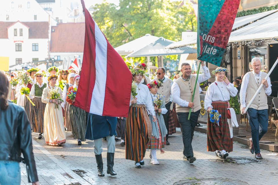 Dziesmu un deju svētku dalībnieku gājiens «Novadu dižošanās». null