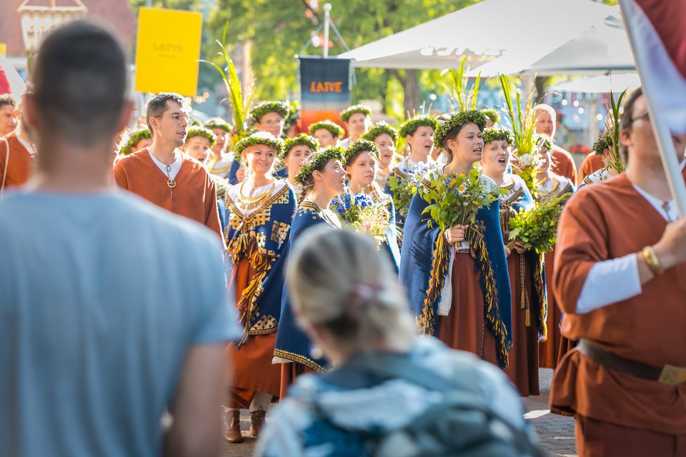 Dziesmu un deju svētku dalībnieku gājiens «Novadu dižošanās». null