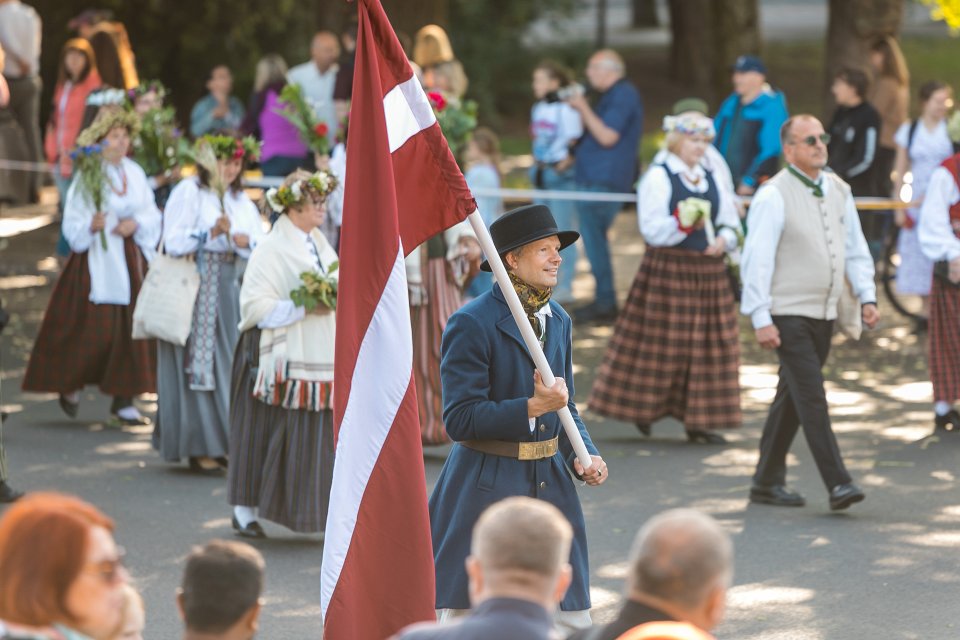 Dziesmu un deju svētku dalībnieku gājiens «Novadu dižošanās». null