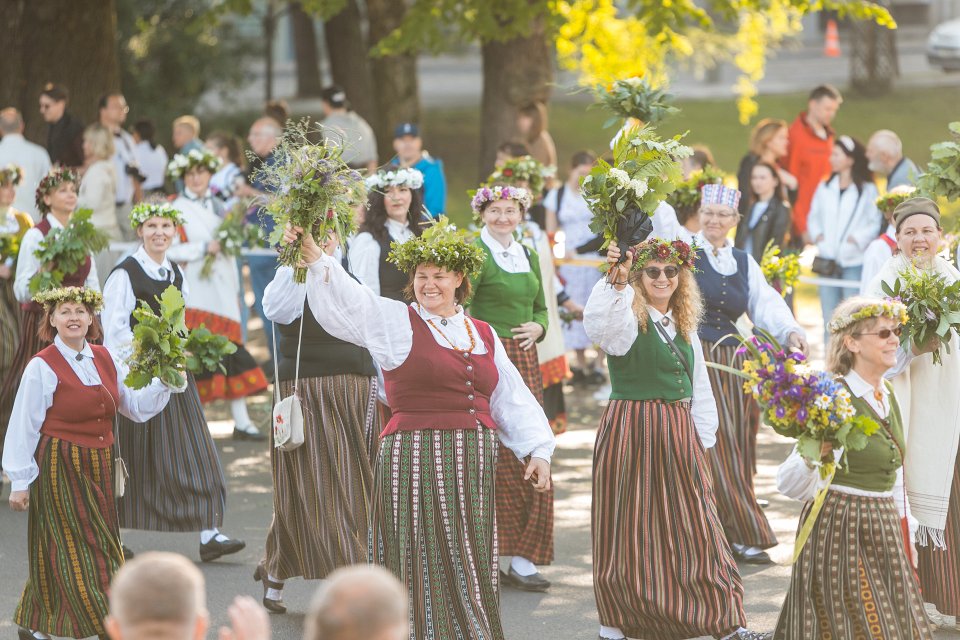 Dziesmu un deju svētku dalībnieku gājiens «Novadu dižošanās». null