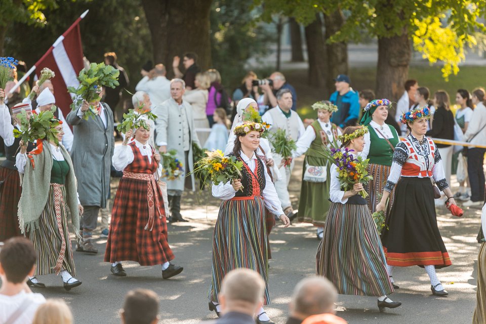 Dziesmu un deju svētku dalībnieku gājiens «Novadu dižošanās». null