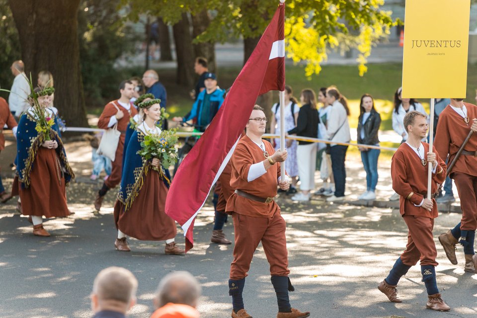 Dziesmu un deju svētku dalībnieku gājiens «Novadu dižošanās». null