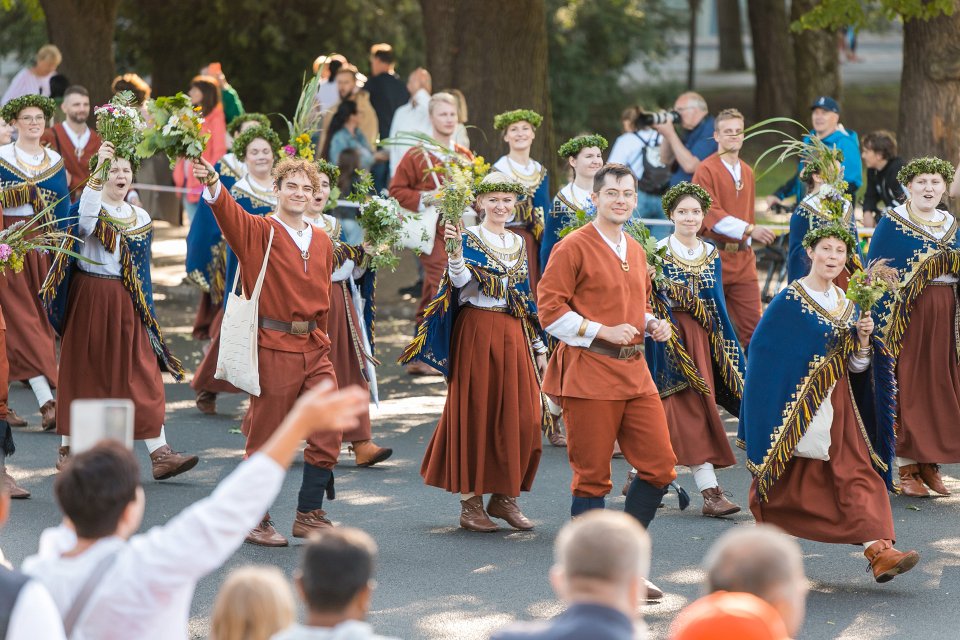 Dziesmu un deju svētku dalībnieku gājiens «Novadu dižošanās». null