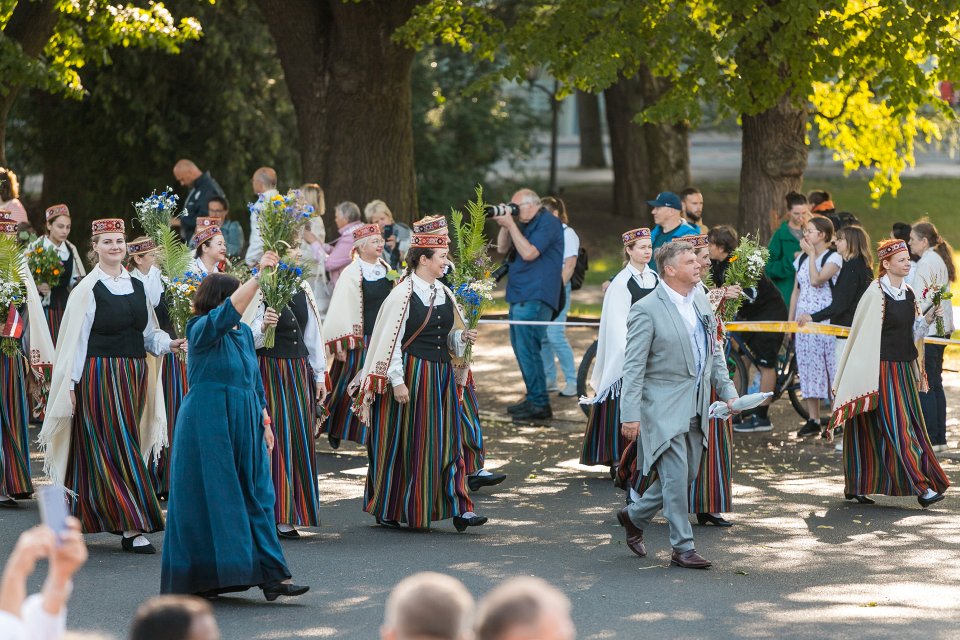 Dziesmu un deju svētku dalībnieku gājiens «Novadu dižošanās». null