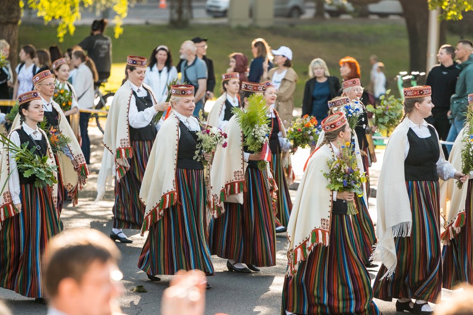 Dziesmu un deju svētku dalībnieku gājiens «Novadu dižošanās». null