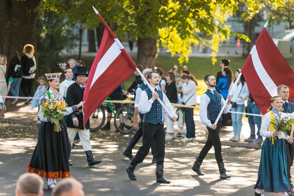 Dziesmu un deju svētku dalībnieku gājiens «Novadu dižošanās». null