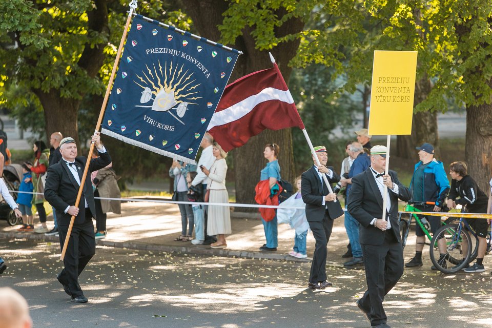 Dziesmu un deju svētku dalībnieku gājiens «Novadu dižošanās». Prezidiju konventa vīru koris.