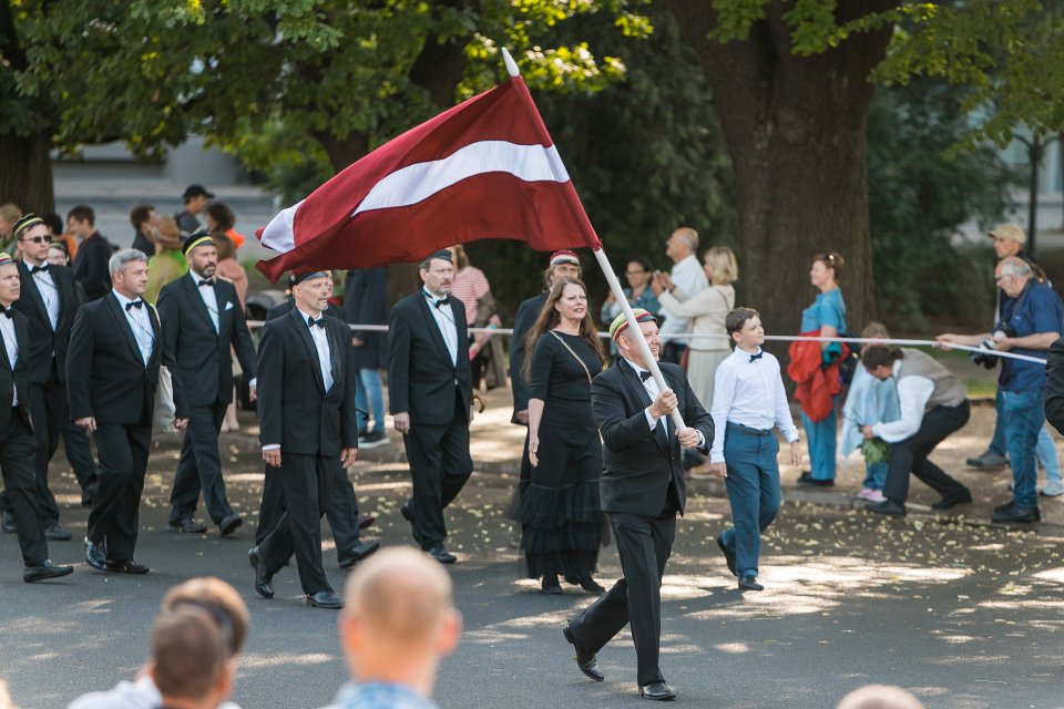 Dziesmu un deju svētku dalībnieku gājiens «Novadu dižošanās». Prezidiju konventa vīru koris.