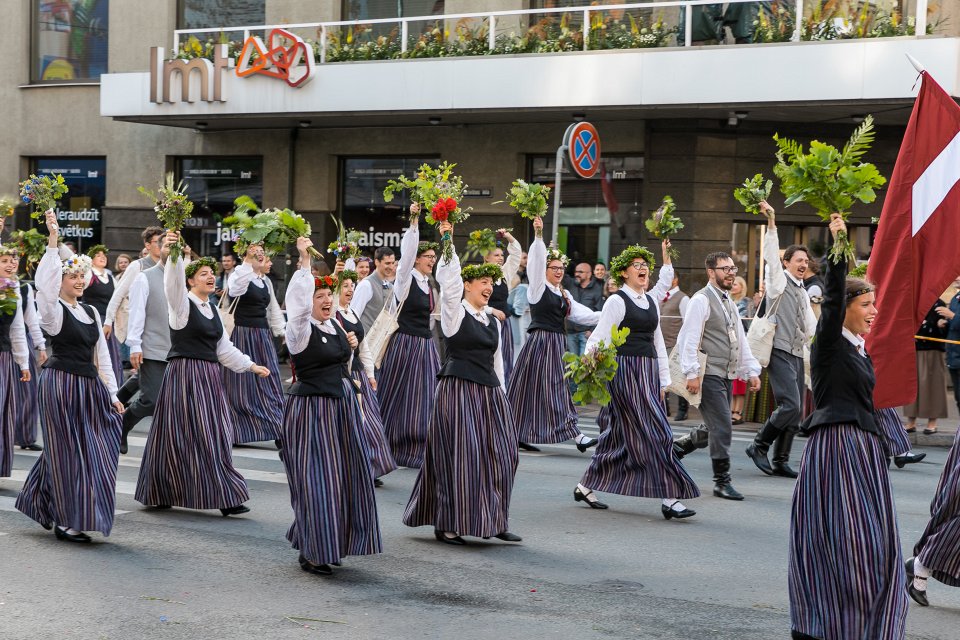 Dziesmu un deju svētku dalībnieku gājiens «Novadu dižošanās». null